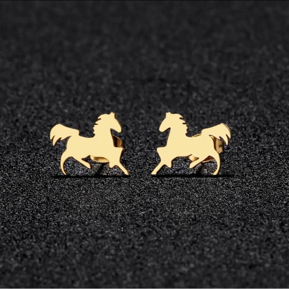 NEW Dainty Horse stud Earrings Gold color - Boutique